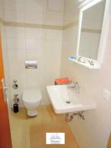 VERMIETET! sonnige 4,5 Zimmer mit Balkon – Parkett + Schwimmbad/Sauna im Haus – Niederad