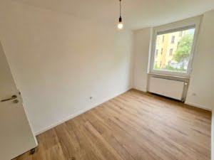 VERMIETET! Erstbezug kmpl. saniert! Sonnige 2-Zimmer Wohnung + Gartennutz.- mainnah in Fechenheim