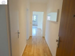VERMIETET! Ruhig + renoviert 2019! Gepflegte 2 Zimmer mit Balkon – direkt am Kettler Krankenhaus