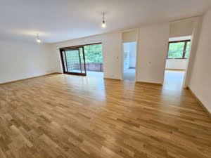 VERMIETET! Großzügige 4 Zimmer + 2 Balkone + Keller + TG-Platz -Schwimmbad/Sauna im Haus!