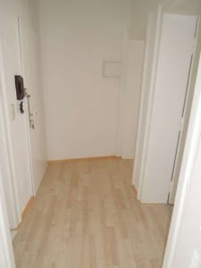 VERMIETET! Gemütliche 2 Zimmer mit Balkon + Blick auf die Niddawiesen – Rödelheim