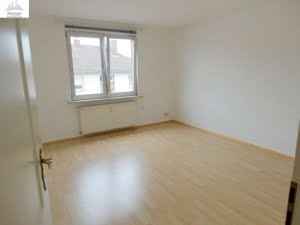 VERMIETET! Gemütliche 2 Zimmer mit Balkon + Blick auf die Niddawiesen – Rödelheim