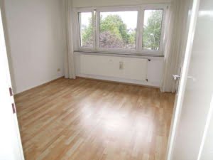 VERMIETET! Ruhig + renoviert 2019! Gepflegte 2 Zimmer mit Balkon – direkt am Kettler Krankenhaus