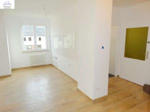 VERMIETET! Modern + Großzügig! Gemütliche 2-Zimmer plus offener Wohnküche + Balkon! – – EZB nah im Ostend