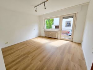 VERMIETET! Große 4-Zimmer Gartenwohnung mit 2 Balkonen + schickem  Bad  – top Lage Rumpenheim