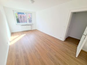 VERMIETET! Zweitbezug nach Sanierung 2022! Kompakt + schick: 2 Zimmerwhg inkl. neuw EBK – zentral Sachsenhausen