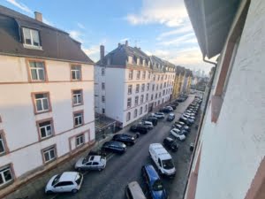 VERMIETET! Nagelneu saniert! 1 Zimmerwohnung mit sep. Küche – Top Lage Bornheim – Nähe Berger Str.