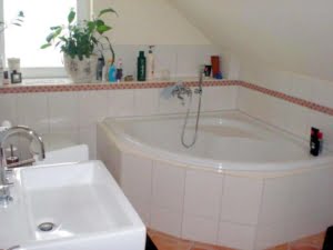 VERMIETET! Sehr großzügige 3-Zimmer Maisonette mit 2 Balkonen + TG-Platz – Top Lage Sachsenhausen