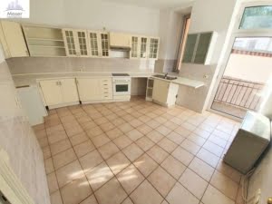 VERMIETET! Altbaucharme pur! 3 Zimmer, Wohnküche, 2 Balkone + neuer Boden -Berger Str