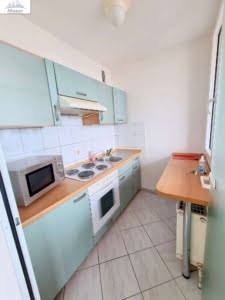 VERMIETET! WOW! TOP SKYLINEBLICK + POOL+SAUNA im Haus! Großes 1 Zimmer Apt. mit Balkon. –