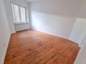VERMIETET! Großzügige 4 Zimmerwohnung mit Holzdielenboden + Balkon – WG geeignet – zentralst in Offenbach
