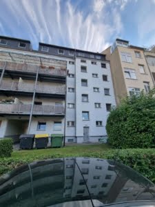 VERMIETET! Kleine gemütliche 2 Zimmer Dachgeschosswohnung – direkt gegenüber Klinikum OF