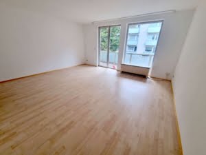 VERMIETET! Großzügige, sonnige 2 Zimmerwohnung mit Wohnküche und Balkon – Bornheim Grenze Ostend