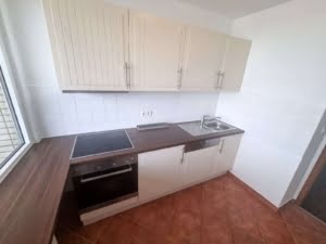VERMIETET! Schicke 2 Zimmer Wohnung mit Balkon – Sachsenhausen + POOL+SAUNA im Haus!