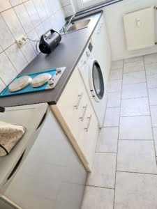 VERMIETET! Top Westendlage! Großzügig renoviert! 1 Zimmerwohnung mit Balkon + sep. Küche inkl. EBK