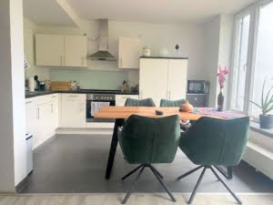 VERMIETET! Schickes 2-Zimmer Dachstudio mit großer Dachterrasse – ruhig + zentral Ostend