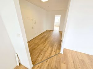 VERMIETET! Bester Skylineblick inkl. +Pool+Sauna im Haus! Schicke 3 Zimmer Wohnung mit Balkon –