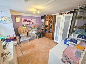 VERKAUFT! Perfekt für die kleine Familie! Solides Reihenmittelhaus + Garage + Garten -Heddernheim