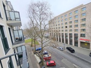 VERMIETET! Richtig schickes 1-Zimmer Apartment (Neubau 2020) mit Balkon, Parkett, EBK – zentr. Ostend Lage