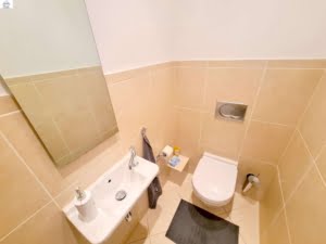 VERMIETET! WOW! – Stylische 5 Zimmer Maisonette inkl. EBK + Kamin + Dachterr. -Sachsenhausen