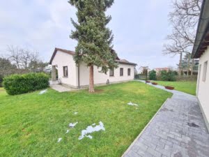 VERMIETET! Viel Platz auf 2 Etagen + großer Garten, 7 Zimmer + 2 Bäder + Doppelgarage