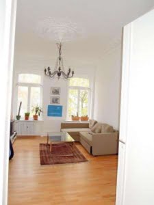 VERMIETET! Altbaucharme pur ! 2 Zimmerwohnung mit Wohnküche – zentral + ruhig im Ostend Nähe EZB