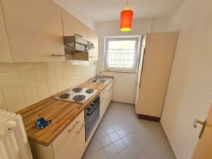 VERMIETET! Großzügige 2 Zimmer Wohnung mit Balkon in gepflegtem MFH zentral in Bad Soden