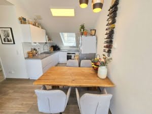 VERMIETET! Schicke 4 Zimmer Dachgeschosswohnung + 2 Balkone + 2 Bäder + Fußbodenheizung -ruhig + zentral in Rödelheim