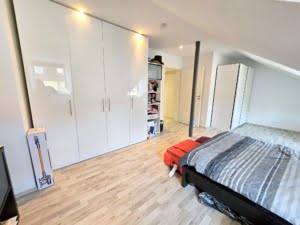 VERMIETET! Schickes 2-Zimmer Dachstudio mit großer Dachterrasse – ruhig + zentral Ostend
