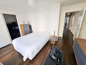 VERMIETET! -Privatstraße Sachsenhausen: Attraktive 3-Zimmer-Wohnung mit großem Balkon + TG