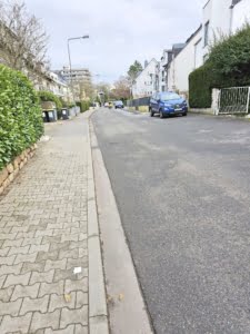VERMIETET! Sehr großzügige 3-Zimmer Maisonette mit 2 Balkonen + TG-Platz – Top Lage Sachsenhausen