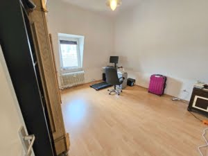 VERMIETET! Altbaucharme Pur + ganz oben! Sonnige 2-Zimmer Altbau Wohnung – zentral in Sachsenhausen