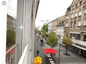 VERMIETET! Renovierte , große 2-Zimmer mit offener Küche – mitten in der Offenbacher Fußgängerzone