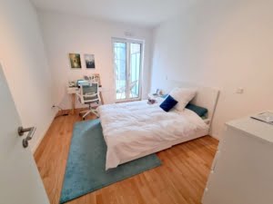 VERMIETET! Sonnige 2-Zimmer Wohnung mit 2 Balkonen, Parkett, Einbauküche- zentr. Ostend Lage