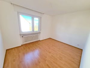 VERMIETET! Frisch renoviert! 3-Zimmerwohnung mit Terrasse + Garten am Feldrand- S-Bahn nah Hofheim