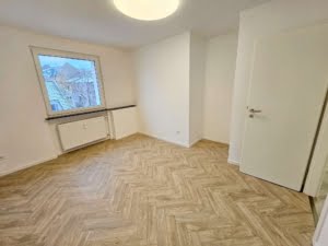 VERMIETET! Top Nordendlage! Auch WG- geeignet! Nagelneu sanierte 4 Zimmerwohnung im 5. OG