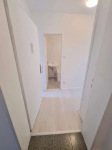 VERMIETET! Nagelneu saniert! 1 Zimmerwohnung mit sep. Küche – Top Lage Bornheim – Nähe Berger Str.