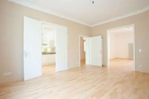 VERMIETET! Ein Highlight für Altbaufans in Sachsenhausen! Große 4-Zimmerwohnung mit Balkon + EBK