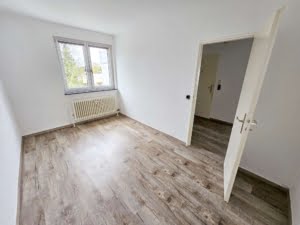 VERMIETET! Gemütliche 3 Zimmerwohnung mit großem Balkon in gepflegter Grünanlage in Bad Homburg