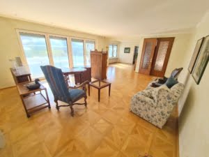 VERMIETET!Perfekte Lage am Berger Hang! 6 Zimmer + 2 Bäder auf 2 Etagen mit eigenem Garten + Teich!