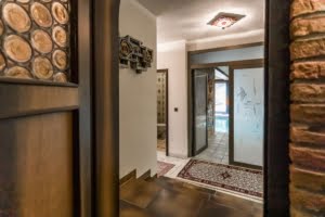 VERKAUFT! Prachtvolle Villa mit Schwimmbad und Parkgrundstück mit Teich – Hollywood-Feeling im Rheingau!