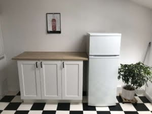 VERMIETET! Altbaufans aufgepasst! Große sanierte 2 Zimmer mit großer Wohnküche – zentral im Ostend