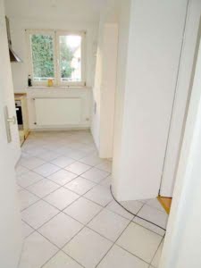 VERMIETET! 2-Zimmer DG-Wohnung (=2.OG) mit Dachterrasse – Top Lage Bornheim Nähe Parlamentsplatz