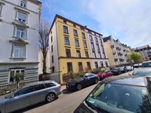 VERMIETET! WOW! Altbaucharme in Top Lage! Große 3 Zimmerwohnung mit Parkett, Kamin und Balkon in Sachsenhausen