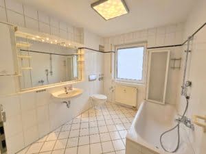 VERKAUFT! Panoramablick! Große 2 Zimmerwohnung mit Dachterrasse + TG-Platz – Top Lage Bad Vilbel