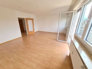 VERMIETET! Großzügige 2 Zimmer Wohnung mit Balkon in gepflegtem MFH zentral in Bad Soden