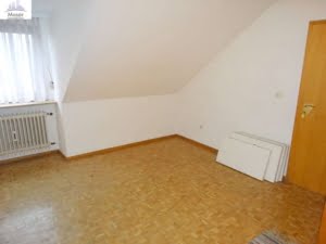 VERMIETET! Geräumige 2-Zimmerwohnung im Dachgeschoss in 3-Parteienhaus – ruhige Lage in Großheubach