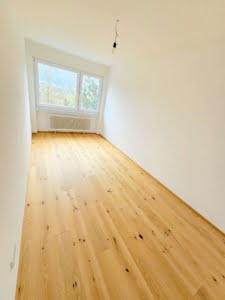 VERMIETET! Erstbezug nach Sanierung! Sonnige 4 Zimmerwohnung mit Balkon + Weitblick – Kriftel