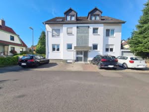 VERMIETET! Für die Familie! Neu sanierte 5 Zimmerwhg. + Terrrasse + Garten + Garage in Steinbach