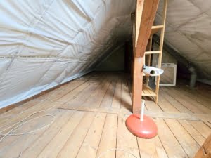 VERMIETET! Einzugsbereit! Große 3,5 Zimmerwohnung mit Balkon plus Garage – top Lage Rumpenheim